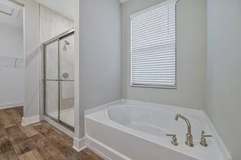 Bath - 808 Gen D Macarthur Ave, Labelle, FL 33935 photo 1 of 4