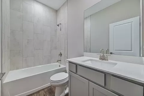 Bath - 808 Gen D Macarthur Ave, Labelle, FL 33935 photo 4 of 4