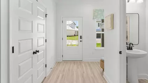 Entry Way - 19 Crest Dr, Miramar Beach, FL 32550 photo 3 of 10