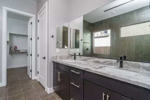Bath - 7322 E La Sala Ln, Florence, AZ 85132 photo 3 of 4