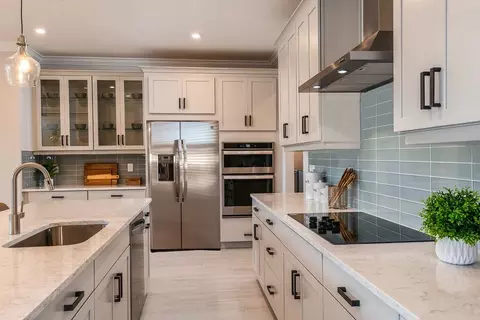 Kitchen - 11915 Starbright Dr, Venice, FL 34293 photo 2 of 3