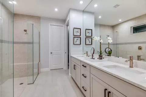 Bath - 11915 Starbright Dr, Venice, FL 34293 photo 1 of 3