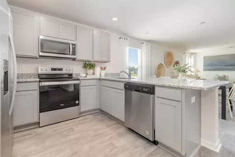 Kitchen - 2083 E Paces Trl, Darlington, SC 29532 photo 2 of 6