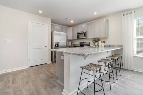 Kitchen - 2083 E Paces Trl, Darlington, SC 29532 photo 4 of 6