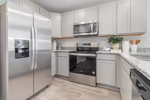 Kitchen - 2083 E Paces Trl, Darlington, SC 29532 photo 3 of 6
