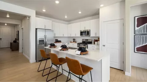 Kitchen - 1582 E Starling Ln, Eagle Mountain, UT 84005 photo 5 of 8
