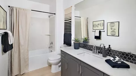 Bath - 5565 Mellano Way, Oceanside, CA 92057 photo 6 of 9