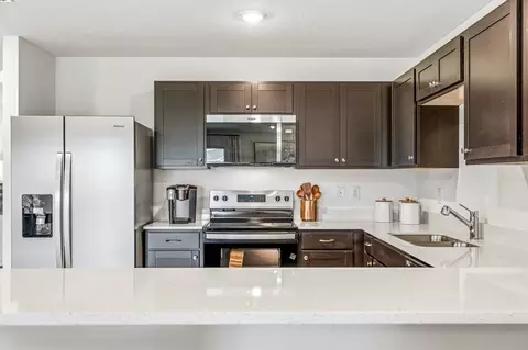 Kitchen - 8765 Pine Bark Way, Wildwood, FL 34785 photo 2 of 4