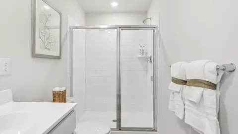 Bath - 245 Hermosa Dr, Egg Harbor Twp, NJ 08234 photo 3 of 5