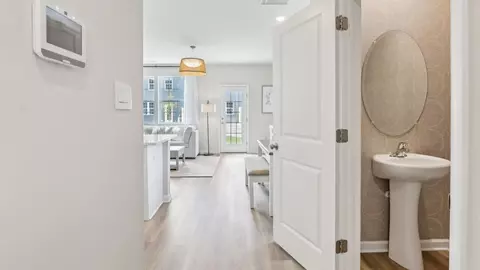 Entry Way - 245 Hermosa Dr, Egg Harbor Twp, NJ 08234 photo 3 of 5