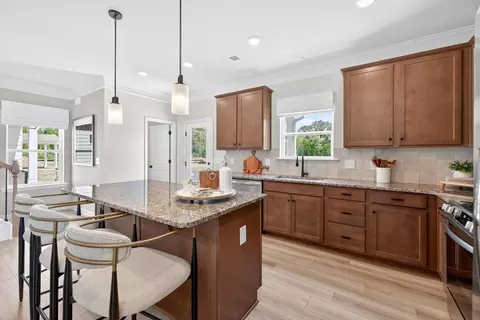 Kitchen - 100 Andros Dr, Dalton, GA 30721 photo 3 of 4