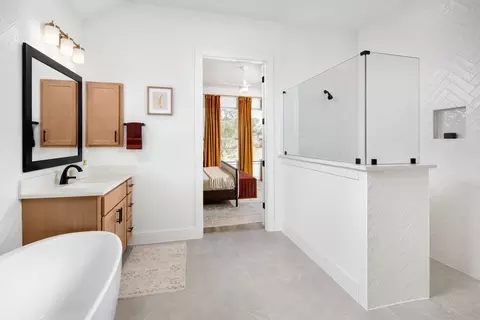 Bath - 208 Shady Spring Trl, Georgetown, TX 78628 photo 5 of 5