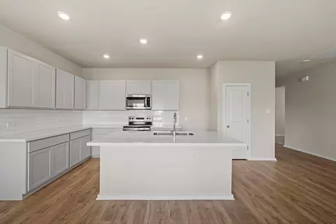 Kitchen - 148 Wind Hl, Jarrell, TX 76537 photo 2 of 8