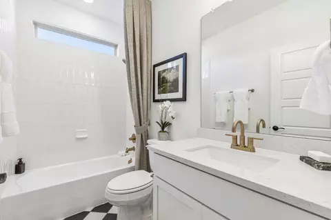 Bath - 2712 Pinnacle Pl, Corinth, TX 76210 photo 3 of 11