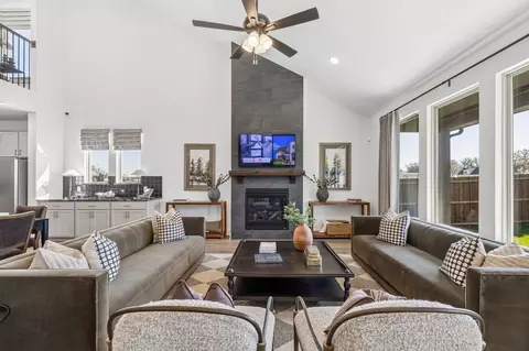 Living - 2712 Pinnacle Pl, Corinth, TX 76210 photo 2 of 6