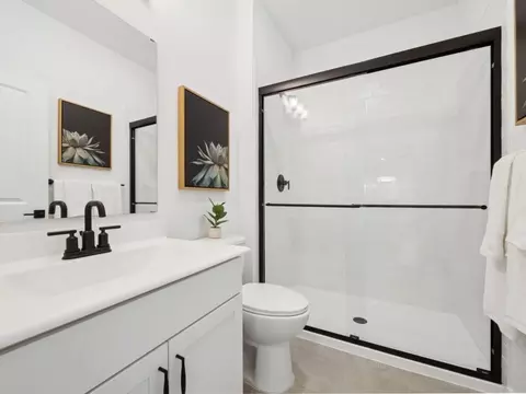 Bath - 3006 Clapbread Ln, Rosenberg, TX 77471 photo 5 of 10