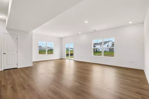 Living - 1549 Pebble Beach Dr, Pendleton, IN 46064 photo 5 of 8