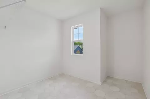 Bedroom - 1549 Pebble Beach Dr, Pendleton, IN 46064 photo 10 of 17
