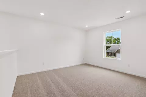 Bedroom - 1549 Pebble Beach Dr, Pendleton, IN 46064 photo 9 of 17
