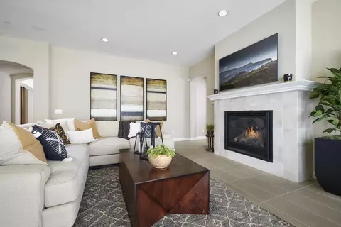 Living - 3711 Pathway Ct, Bakersfield, CA 93311 photo 2 of 3