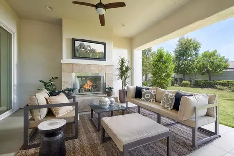 Exterior - 3711 Pathway Ct, Bakersfield, CA 93311 photo 2 of 4