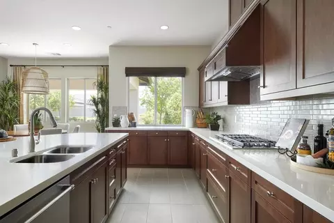 Kitchen - 3711 Pathway Ct, Bakersfield, CA 93311 photo 2 of 2