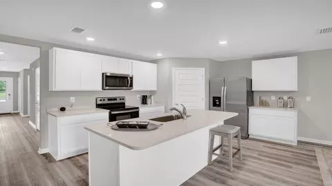 Kitchen - Hayward Loop, Foley, AL 36535 photo 3 of 8