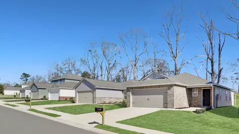 Exterior - 435 Jemison Trails Dr, Jemison, AL 35085 photo 2 of 3