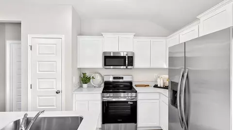 Kitchen - 435 Jemison Trails Dr, Jemison, AL 35085 photo 2 of 5
