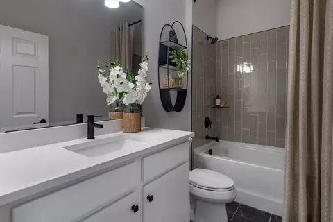 Bath - 2011 Town Pasture Dr, Eustis, FL 32726 photo 1 of 8