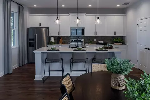 Kitchen - 2011 Town Pasture Dr, Eustis, FL 32726 photo 2 of 7