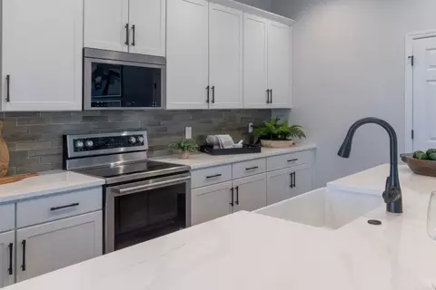 Kitchen - 2011 Town Pasture Dr, Eustis, FL 32726 photo 5 of 7