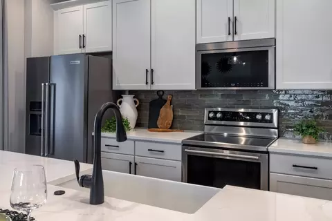 Kitchen - 2011 Town Pasture Dr, Eustis, FL 32726 photo 6 of 7