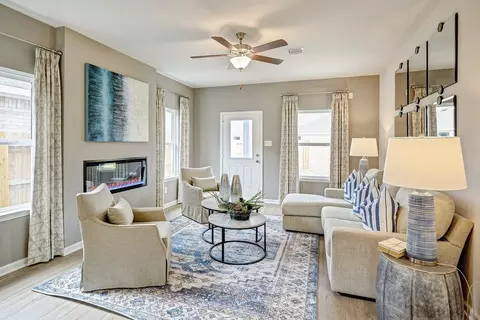 Living - 301 Shantz Way, Byron, GA 31008 photo 1 of 4