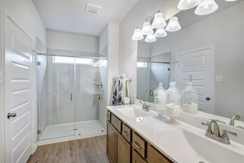 Bath - 301 Shantz Way, Byron, GA 31008 photo 1 of 5
