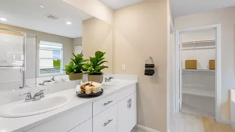 Bath - 1762 Phantom Ln, Rialto, CA 92376 photo 1 of 5