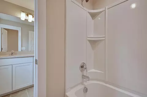 Bath - 219 Creek Pointe Dr, Moncks Corner, SC 29461 photo 4 of 9