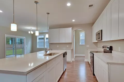 Kitchen - 219 Creek Pointe Dr, Moncks Corner, SC 29461 photo 2 of 8