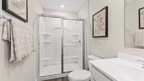 Bath - 106 Bancroft Cv, Jackson, TN 38305 photo 2 of 5