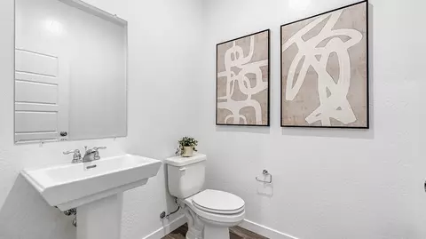 Bath - 8805 Ballingarry Ave, Bakersfield, CA 93311 photo 2 of 4