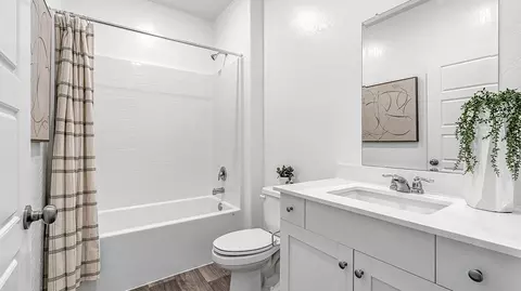 Bath - 8805 Ballingarry Ave, Bakersfield, CA 93311 photo 3 of 4