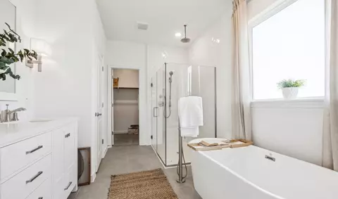 Bath - 21515 Vineyard View Dr, Waller, TX 77484 photo 2 of 9