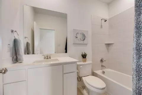 Bath - 304 Oriole Ln, Celina, TX 75009 photo 4 of 6