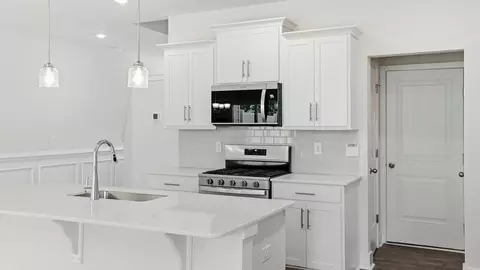 Kitchen - 608 Jules Ln, Moore, SC 29369 photo 2 of 9