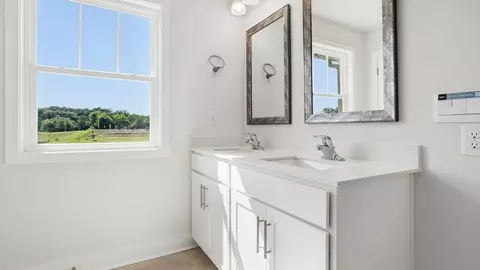 Bath - 608 Jules Ln, Moore, SC 29369 photo 3 of 10