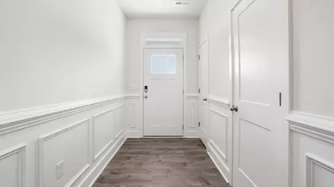 Entry Way - 608 Jules Ln, Moore, SC 29369 photo 3 of 14