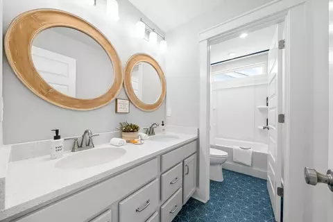 Bath - 175 Westwoods Rd, Wright City, MO 63390 photo 4 of 5