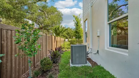 Exterior - 611 Silver Stream Ct, Brandon, FL 33511 photo 3 of 12