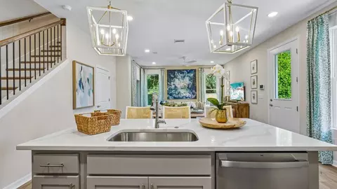 Kitchen - 611 Silver Stream Ct, Brandon, FL 33511 photo 2 of 10