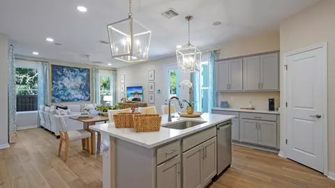 Kitchen - 611 Silver Stream Ct, Brandon, FL 33511 photo 3 of 10